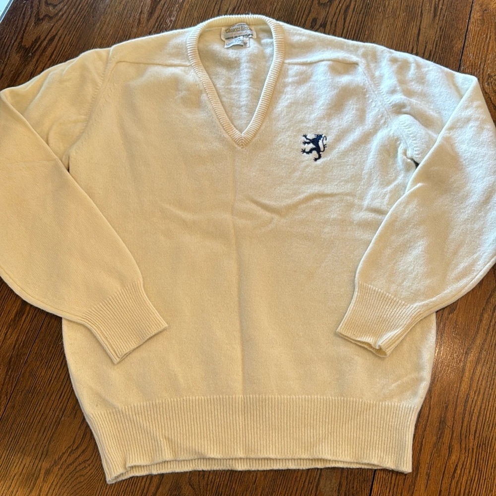 William Lockie Lambswool V-neck sweater - size M (no size tag)
